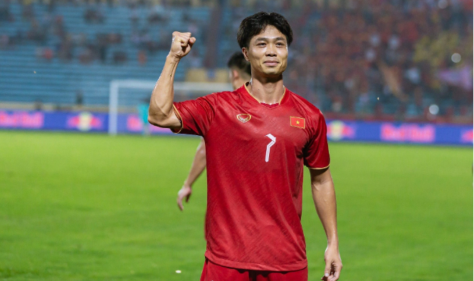 Trong khi ở cùng độ tuổi, Công Phượng chỉ có danh hiệu Cầu thủ trẻ xuất sắc nhất Việt Nam 2015 và một vài danh hiệu ở các giải giao hữu. image-1.png