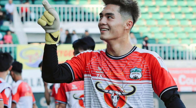 Dẫu vậy, thủ môn trẻ của Hoàng Anh Gia Lai vẫn đang cân nhắc nghiêm túc về tương lai và chưa vội nhận lời CLB của Nhật Bản. 99999999999999999999999999999999.png