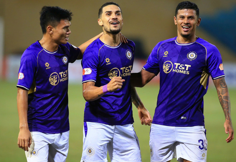 Cầu thủ gốc Brazil đã ghi 3 bàn sau 4 trận kể từ khi tái xuất và đang tỏ ra rất háo hức trước chuyến làm khách của đội bóng cũ Nam Định. hoang-hen-ha-noi-957.jpg