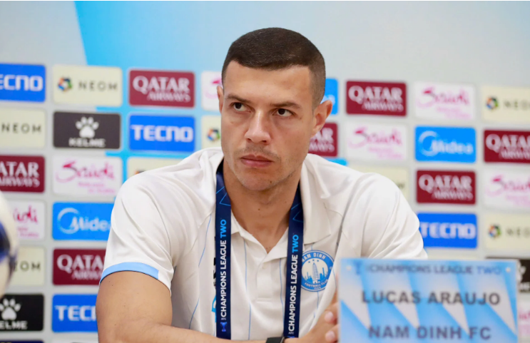 Trung vệ đội trưởng Lucas Alves cũng thể hiện sự tập trung cao độ trước trận đấu trên sân nhà. 9999999999999888888888888888.png