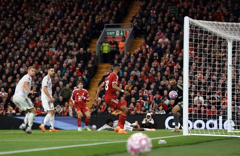 Kết quả này giúp đoàn quân của HLV Amorim leo lên vị trí thứ 9 trên BXH với 13 điểm, trong khi đó, Liverpool tụt xuống vị trí thứ 3 với 15 điểm, kém 4 điểm so với đội đầu bảng Arsenal. dlbeatsnoopcom-final-6kdtlpw2hc-68f51f9585784.jpg