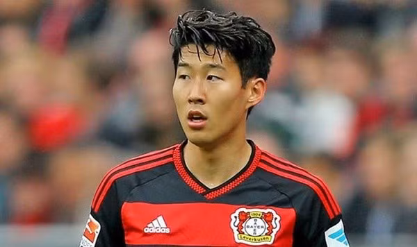 Tiếp đó, Son ghi được tới 21 bàn sau 62 lần ra sân trong màu áo CLB Bayer Leverkusen trong giai đoạn 2013-2015. 10-1121.jpg