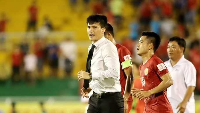 Công Vinh cũng là Vua phá lưới nội V-League các năm: 2006, 2007, 2009, 2011 (với Hoàng Đình Tùng), 2013. Lọt vào đội hình tiêu biểu V-League các năm: 2006, 2007, 2009, 2011, 2013. cv-0706-1554530.jpg