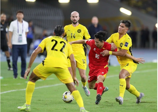 Đội tuyển Việt Nam tập trung từ ngày 10/11 tại Hà Nội, sau đó di chuyển lên Phú Thọ rèn quân đến ngày 14/11. 555.png