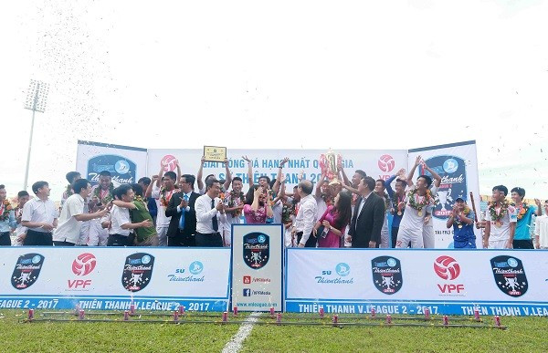 Giải hạng 2 (V-League 2) Nam Định vô địch 1 lần vào năm 2017. nam-dinh-vo-dich-15.jpg