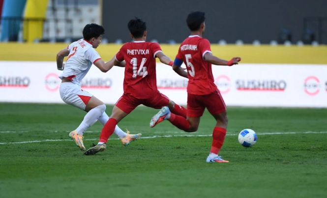 Phút thứ 60, Đình Bắc rê bóng lắt léo trước vòng cấm địa sau đó tung cú dứt điểm bằng chân trái đánh bại thủ môn Lokphathip Kop của Lào ghi bàn thắng nâng tỉ số lên 2-1 cho U22 Việt Nam. 9999999999999-4336.png