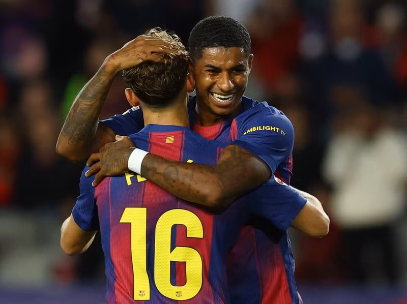 Truyền thông Tây Ban Nha tiết lộ, Barca hài lòng với Rashford, cả về thái độ và chuyên môn song gặp khó khăn trong việc mua đứt Rashford vì khó khăn tài chính. 2025-11-02t185838z-154589634-up1elb21gpo16-rtrmadp-3-soccer-spain-bar-elc.jpg
