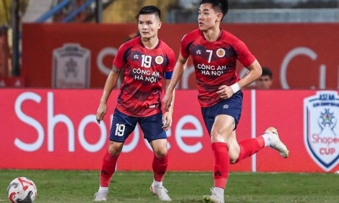 Ngoài ra, Đình Bắc cũng thi đấu 29 trận trong màu áo CLB Công an Hà Nội trên mọi đấu trường trong năm qua. img-17e1dadd.jpg