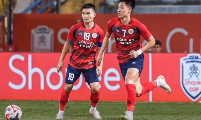 Ở đấu trường quốc tế, Bắc cho thấy bản lĩnh, sự lạnh lùng và cái duyên ghi bàn khi bước ra “biển lớn”. Nhưng trở lại V-League, sau 10 trận ra sân, Bắc chưa có nổi một bàn thắng. img-17e1dadd.jpg