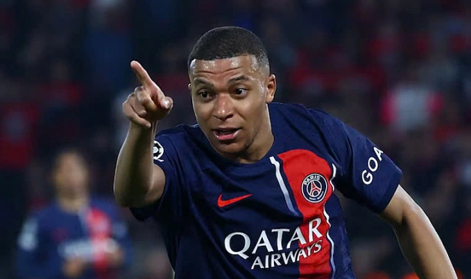 Mbappe: Ghi hat-trick trong trận chung kết World Cup 2022. Ghi 12 bàn sau 14 trận – tốc độ ghi bàn nhanh nhất lịch sử World Cup. Vua phá lưới World Cup 2022 (8 bàn). 88776666.png