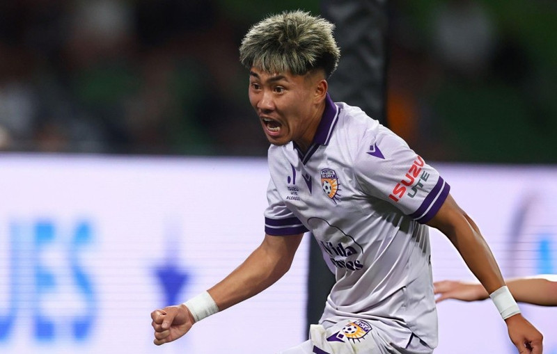 Cầu thủ sinh năm 2006 sở hữu lối chơi tốc độ, kỹ thuật tốt, khả năng bứt phá ở cự ly ngắn và dứt điểm hiệu quả. toolxoxcom-final-kocjwgdu2v-6958eea1b05c7.jpg