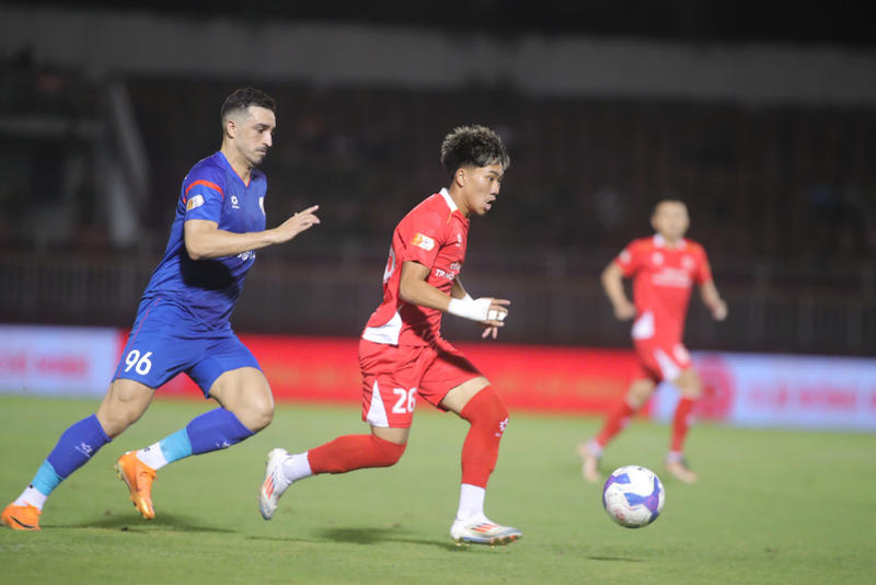 Không quá lời khi Khoa Ngô đang là một hiện tượng tại V-League và giúp giải đấu này càng trở nên hấp dẫn hơn. 9999999999999.png