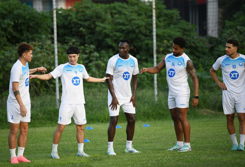 Khi ấy, Thép Xanh Nam Định sẽ có lực lượng mạnh nhất và có cơ hội trở lại với cuộc đua tới ngôi vô địch V-League. image.jpg