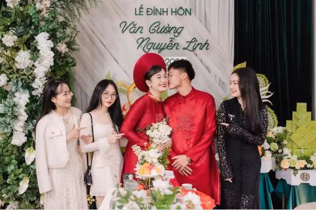 Hồ Văn Cường và Nguyễn Linh quen biết nhau từ lâu nhưng chỉ công khai mối quan hệ vào năm 2024 và về chung một nhà sau 1 năm hẹn hò. 0990.png