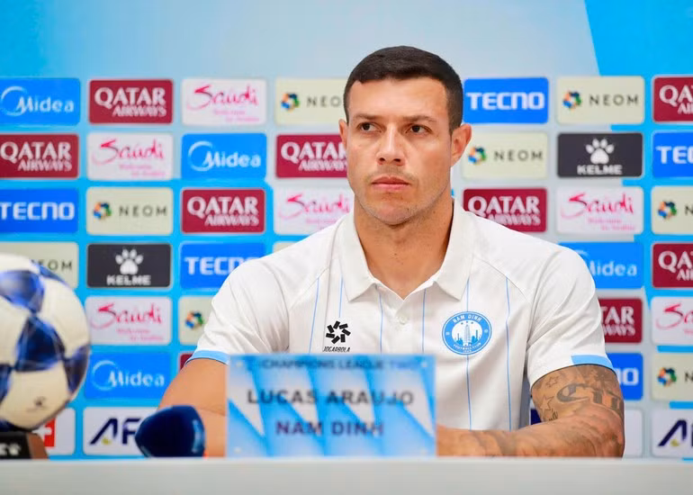 Đội chủ nhà Nam Định không có sự phục vụ của Lucas Alves de Araujo do án thẻ đỏ. image-1.jpg