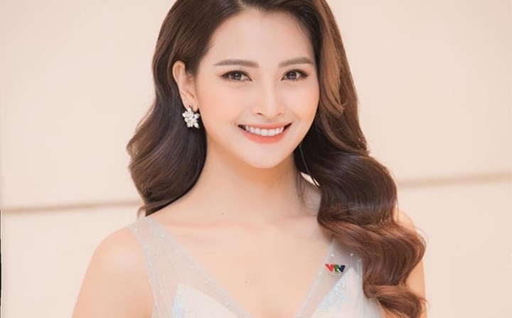 Nhan sắc đẹp tựa hoa hậu của Huyền Trang mc-huyen-trang-mu-tat2.jpg