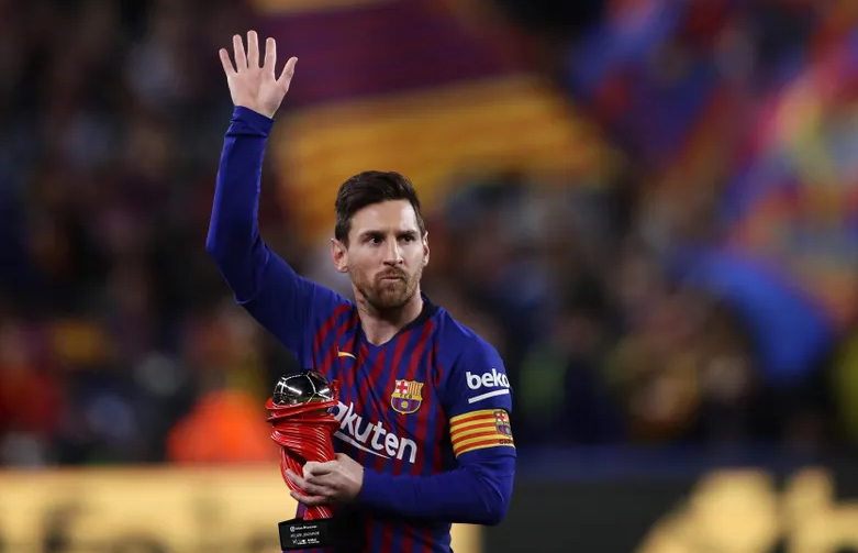 Việc Messi âm thầm trở lại sân Camp Nou đang được trùng tu gần đây và để lại thông điệp đầy ẩn ý khiến dư luận và fan hâm mộ xôn xao. 66666.png