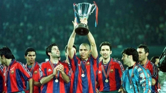 Mùa 1996-1997: Với những đóng góp của Ronaldo, Barca đoạt cú đúp danh hiệu Cúp C2 và Cúp nhà vua mùa 1996/97. Trước đó, tiền đạo này giúp Barca vô địch Siêu cúp Tây Ban Nha khi đánh bại Atletico Madrid. 5.png