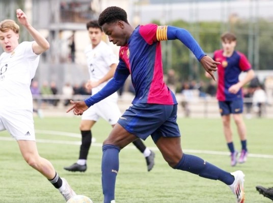 Ebrima Tunkara có thể thi đấu tốt ở vị trí tiền vệ cánh trái, hộ công hoặc tiền vệ trung tâm, nổi bật nhờ kỹ thuật xử lý bóng ấn tượng cùng nhãn quan chiến thuật tuyệt vời. img-4516.jpg