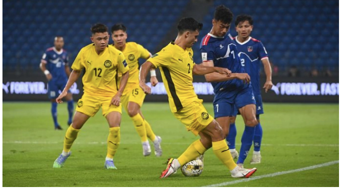 Ngoài ra còn nhiều cầu thủ chất lượng như Matthew Davies, Dion Cools, La'Vere Corbin-Ong, Stuart Wilkin hay Paulo Josué. 000.png