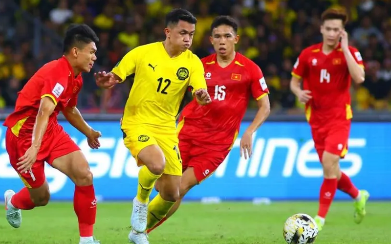 FIFA vừa gửi văn bản giải trình dài 64 trang tới LĐBĐ Malaysia, khẳng định giữ nguyên toàn bộ án phạt và yêu cầu tiếp tục điều tra nhằm tìm ra những người đứng sau vụ làm giả hồ sơ nhập tịch cho 7 cầu thủ. 87756545.png