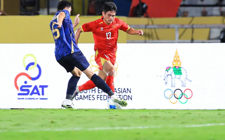 Cuối hiệp 1, U22 Việt Nam có một vài cơ hội nhưng bất lực trong việc có được bàn gỡ qua đó bước vào giờ nghỉ trong thế bị U22 Thái Lan dẫn trước 2-0. 9999999999999.png