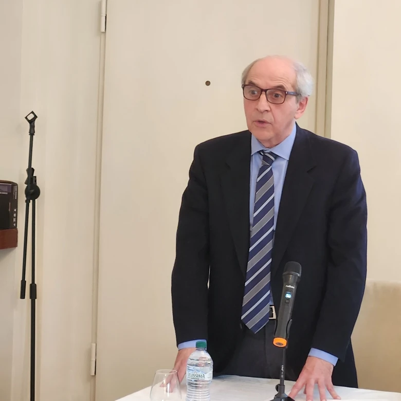 Đồng chí Mauro Alboresi, Tổng bí thư Đảng Cộng sản Italia phát biểu tại Hội thảo.