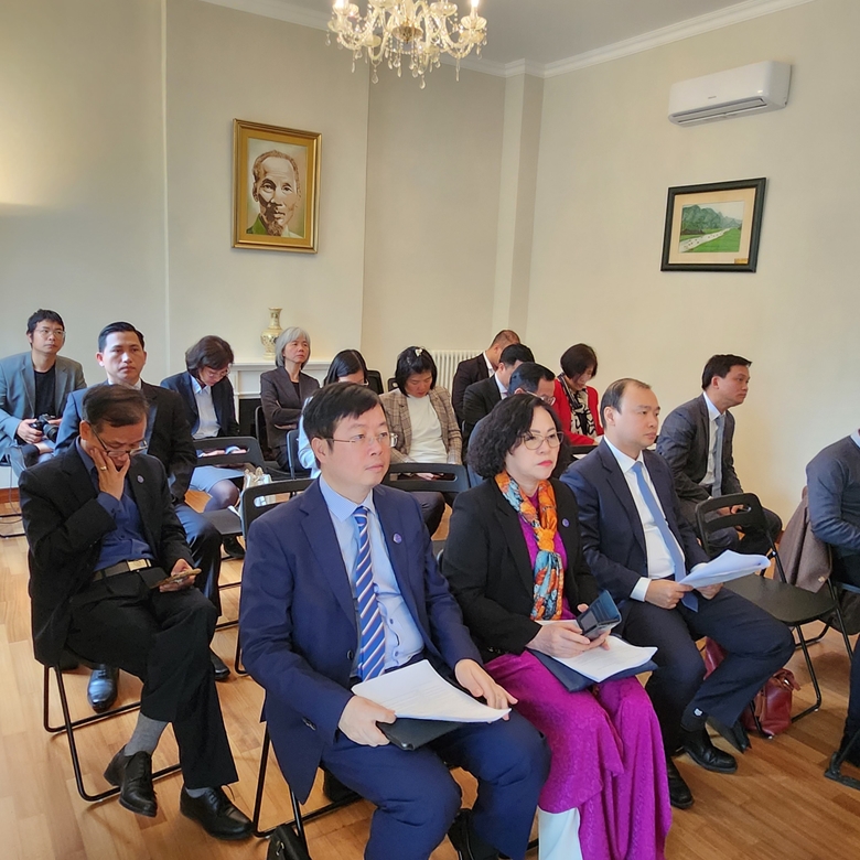 Các đại biểu dự Hội thảo. Các đại biểu dự Hội thảo.