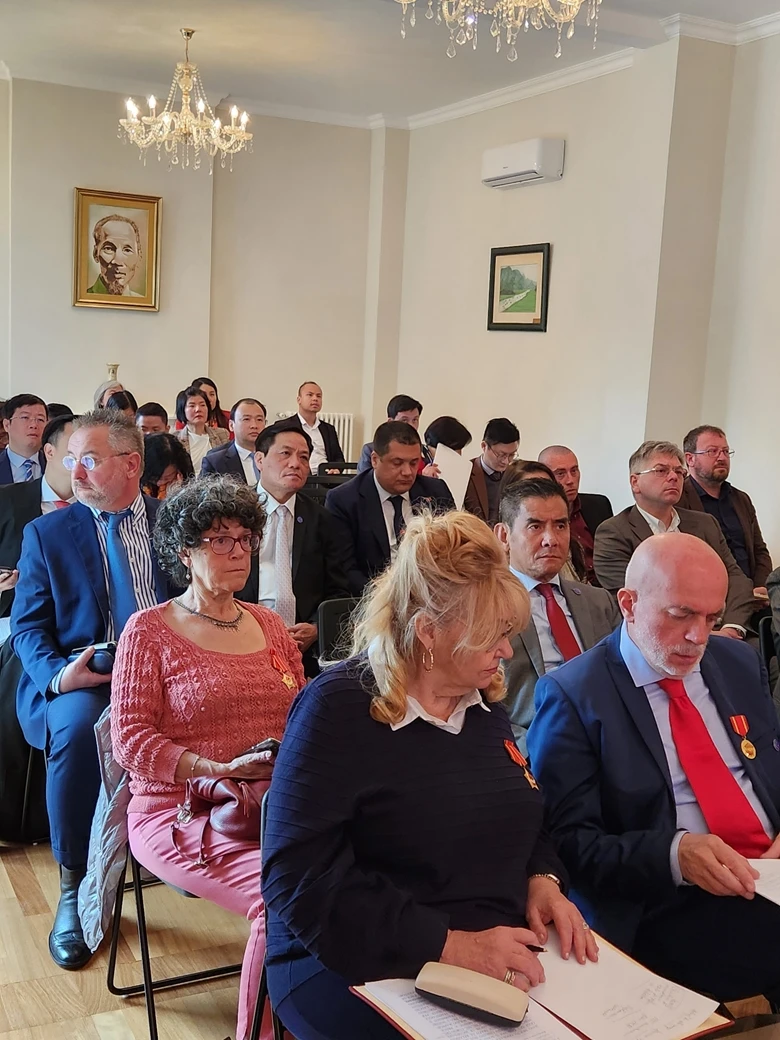 Các đại biểu dự Hội thảo.