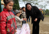 Trường THCS Khương Thượng mang Tết ấm yêu thương lên vùng khó ảnh 5