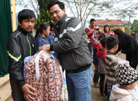 Trường THCS Khương Thượng mang Tết ấm yêu thương lên vùng khó ảnh 6