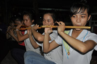 Nữ sinh viên sư phạm mê…sáo trúc ảnh 5