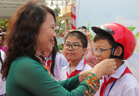 Quảng Bình: Tặng 2000 mũ bảo hiểm cho học sinh ảnh 3