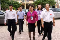 Thứ trưởng Nguyễn Thị Nghĩa kiểm tra công tác thi tại Thái Bình ảnh 3