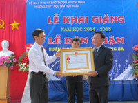 Chủ tịch UBND TPHCM Lê Hoàng Quân dự lễ khai giảng năm học mới ảnh 4 Chủ tịch UBND TPHCM Lê Hoàng Quân dự lễ khai giảng năm học mới ảnh 4