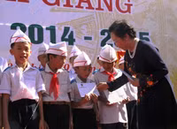 Phấn đấu dạy tốt - học tốt, xứng đáng với ngôi trường trọng điểm mảnh đất Núi Hồng - Sông La ảnh 5