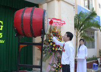 Áo trắng, cờ hoa rợp sân trường ảnh 5