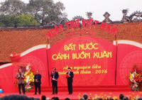 Cánh buồm xuân bay lên từ những vần thơ đất nước ảnh 12