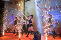 Đêm hội văn hóa đầy sôi động chào năm học mới của sinh viên HUTECH ảnh 3