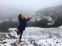 Bạn trẻ Thủ đô đổ xô lên Sa Pa “săn” tuyết ảnh 2