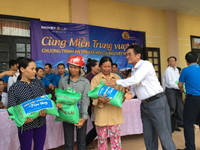 Nhật ký “Cùng miền Trung vượt lũ” ảnh 5 Nhật ký “Cùng miền Trung vượt lũ” ảnh 5