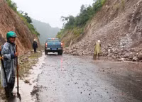 Mưa lũ tại Gia Lai, nhiều nơi bị chia cắt ảnh 3