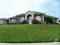 Mê mẩn với vườn hoa đẹp như trong cổ tích của mẹ Việt ở Mỹ ảnh 1