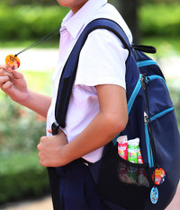 Zoom cận cảnh dây đeo đa năng đang làm mưa làm gió trên những chiếc cặp của giới học trò ảnh 4 Zoom cận cảnh dây đeo đa năng đang làm mưa làm gió trên những chiếc cặp của giới học trò ảnh 4