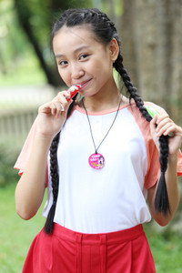 Zoom cận cảnh dây đeo đa năng đang làm mưa làm gió trên những chiếc cặp của giới học trò ảnh 1 Zoom cận cảnh dây đeo đa năng đang làm mưa làm gió trên những chiếc cặp của giới học trò ảnh 1