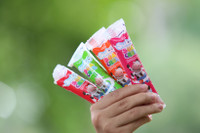 Zoom cận cảnh dây đeo đa năng đang làm mưa làm gió trên những chiếc cặp của giới học trò ảnh 7 Zoom cận cảnh dây đeo đa năng đang làm mưa làm gió trên những chiếc cặp của giới học trò ảnh 7