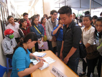 Chen chân đăng ký xét tuyển vào ĐH Đà Nẵng ảnh 1