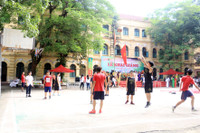 Thầy hiệu trưởng luôn biến lễ khai giảng thành ngày hội ảnh 7 Thầy hiệu trưởng luôn biến lễ khai giảng thành ngày hội ảnh 7