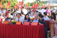 Phó Chủ tịch Quốc Hội Tòng Thị Phóng dự lễ khai giảng tại trường THPT Con Cuông- Nghệ An ảnh 6 Phó Chủ tịch Quốc Hội Tòng Thị Phóng dự lễ khai giảng tại trường THPT Con Cuông- Nghệ An ảnh 6