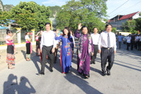 Phó Chủ tịch Quốc Hội Tòng Thị Phóng dự lễ khai giảng tại trường THPT Con Cuông- Nghệ An ảnh 3 Phó Chủ tịch Quốc Hội Tòng Thị Phóng dự lễ khai giảng tại trường THPT Con Cuông- Nghệ An ảnh 3